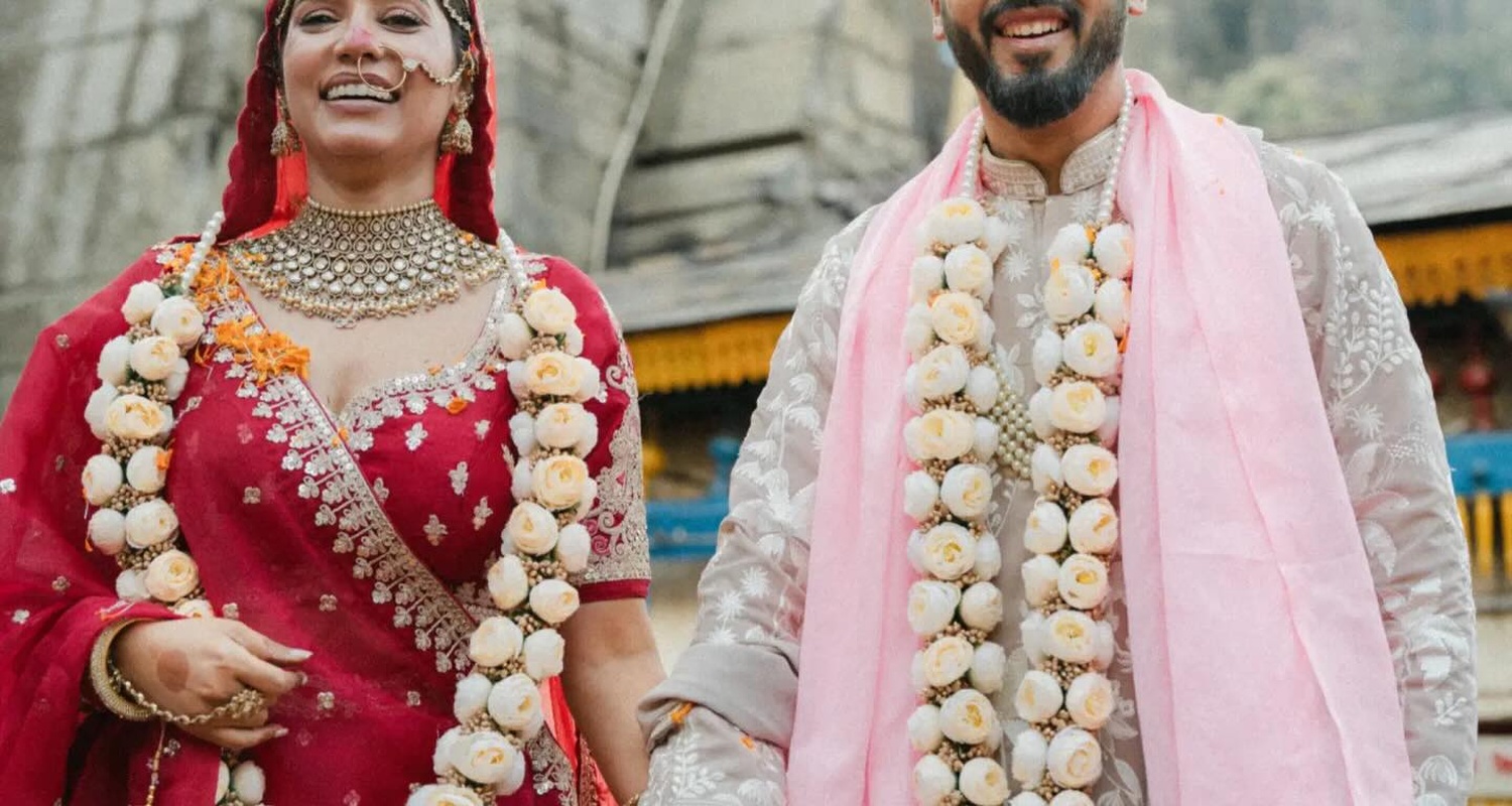 Bride portrait in red wedding attire at Triyuginarayan Temple in Uttarakhand