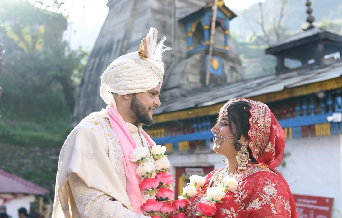 A destination wedding at Triyuginarayan goes beyond what words can capture — it’s an emotional, visual, and spiritual experience. Imagine exchanging vows at the temple sanctum said to house the divine fire that witnessed Lord Shiva and Goddess Parvati’s wedding, or hosting your pre-wedding rituals amid snow-kissed valleys and sacred rivers.